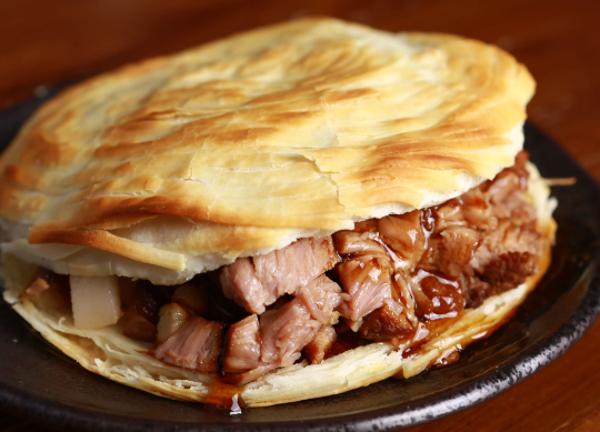 后肘肉夹馍
